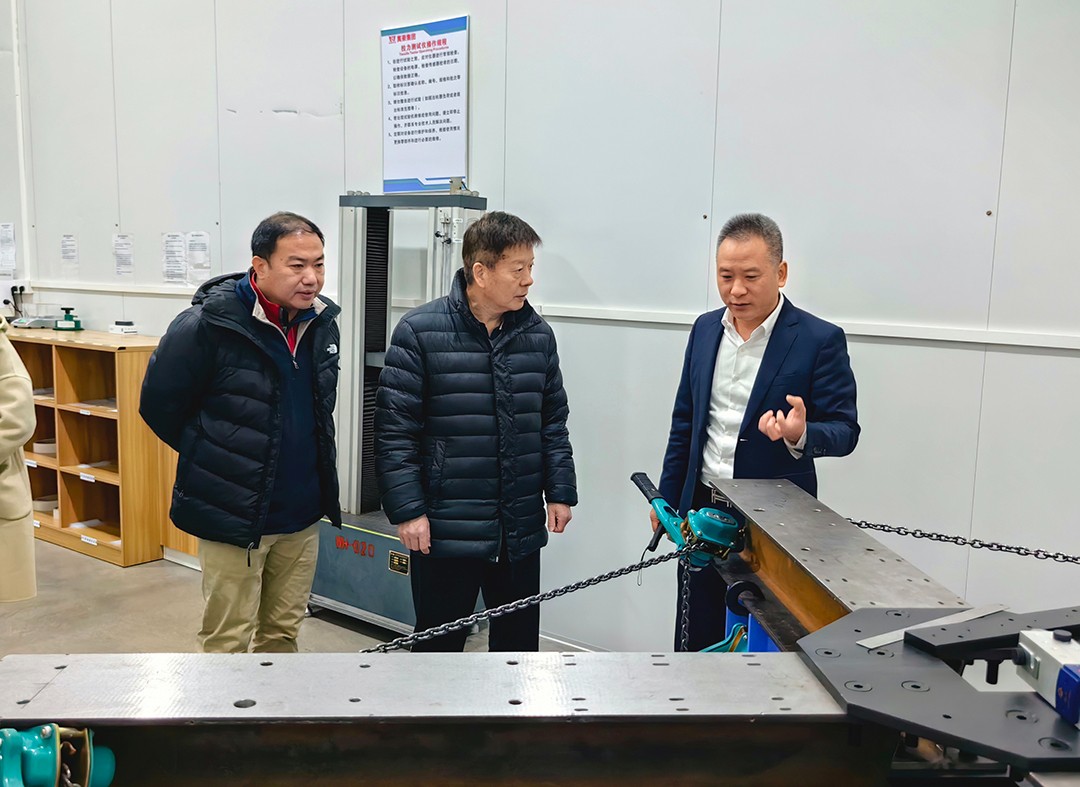 中國鋼結(jié)構(gòu)協(xié)會空間結(jié)構(gòu)分會領(lǐng)導專家一行蒞臨萬豪考察指導工作