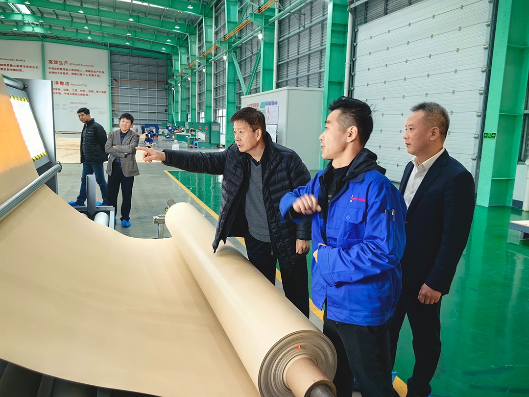 中國鋼結(jié)構(gòu)協(xié)會空間結(jié)構(gòu)分會領(lǐng)導專家一行蒞臨萬豪考察指導工作