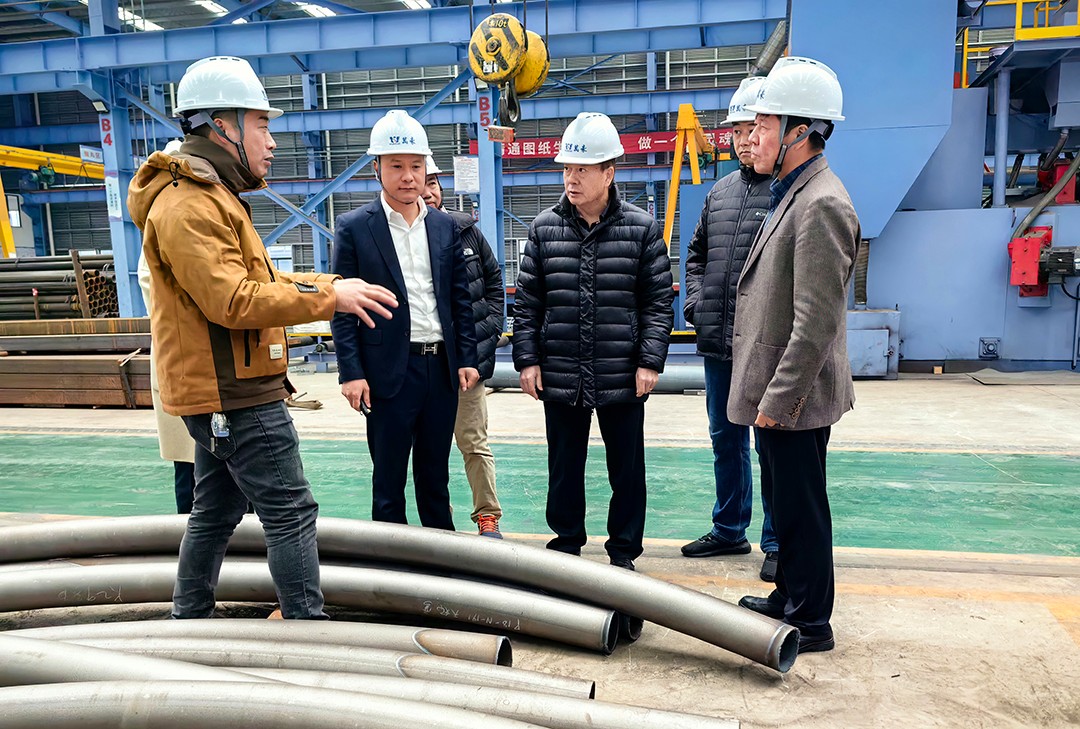 中國鋼結(jié)構(gòu)協(xié)會空間結(jié)構(gòu)分會領(lǐng)導專家一行蒞臨萬豪考察指導工作