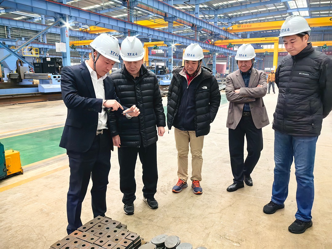 中國鋼結(jié)構(gòu)協(xié)會空間結(jié)構(gòu)分會領(lǐng)導專家一行蒞臨萬豪考察指導工作