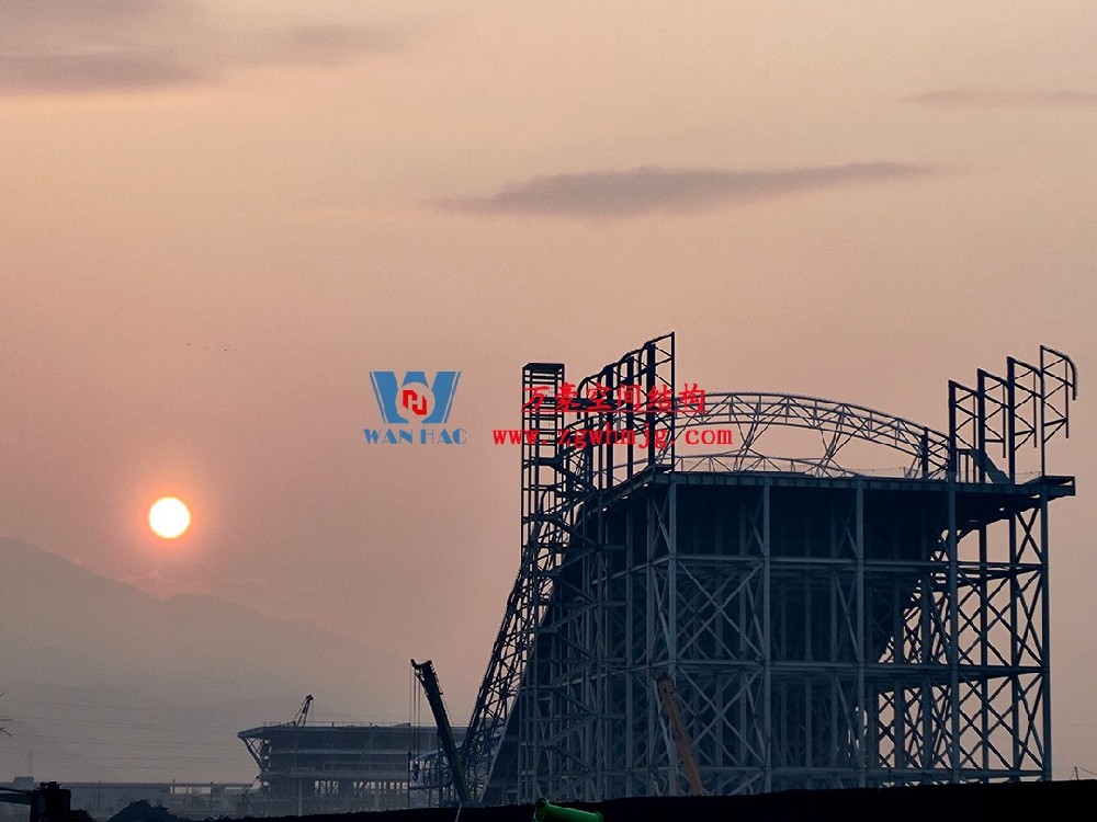 馭風(fēng)逐沙，織就賽道美學(xué)——比亞迪紹興嵊州賽車(chē)場(chǎng)干拔沙坡觀景平臺(tái)鋼膜結(jié)構(gòu)