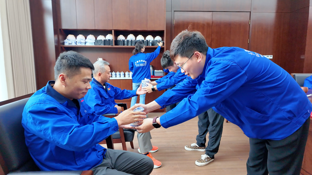 浙江萬豪空間結(jié)構(gòu)集團(tuán)有限公司隆重舉行“匠心傳承·共筑未來”師徒大會! 浙江萬豪空間結(jié)構(gòu)集團(tuán)有限公司隆重舉行“匠心傳承·共筑未來”師徒大會!