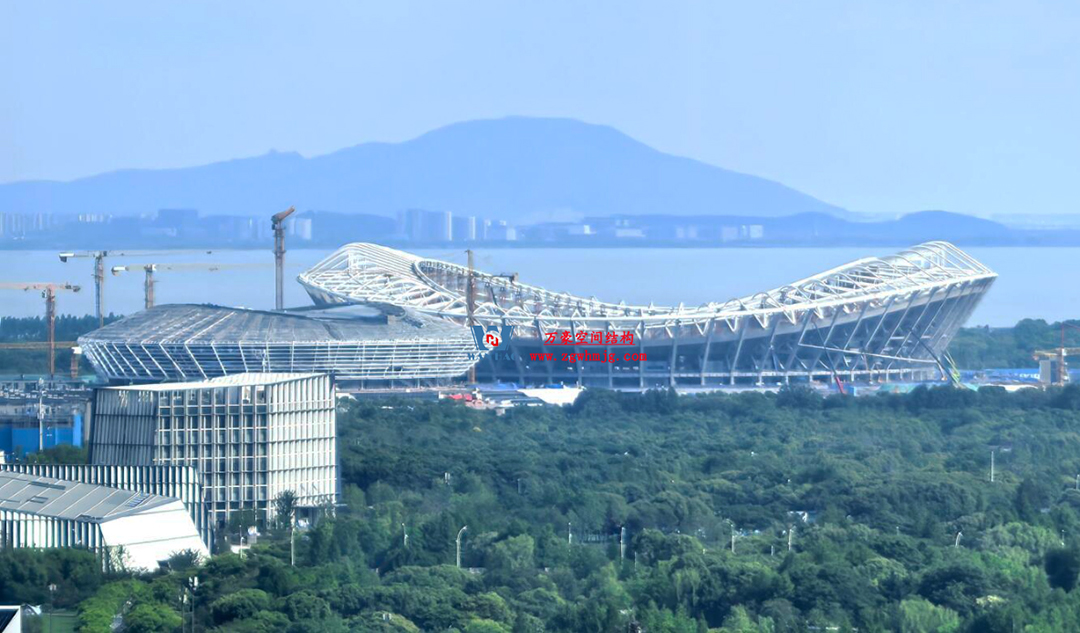 緊跟“蘇超熱浪”，火熱施工中，一只白鷺即將振翅高飛！