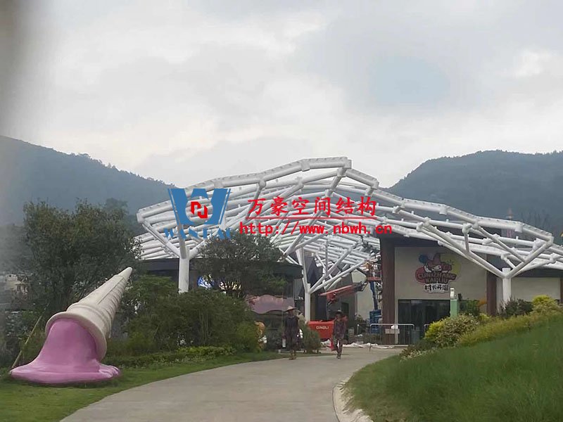 樂清鐵定溜溜樂園商業街蜂窩狀ETFE膜結構工程鋼結構已全部完成