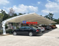 為何膜結(jié)構(gòu)車棚越來越受歡迎？小轎車車棚為什么都選用膜結(jié)構(gòu)車棚？