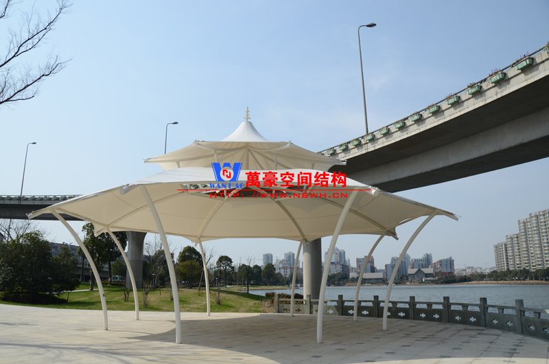膜結構雨棚