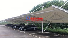 張拉膜車棚造價和哪些因素有關(guān)？降低張拉膜車棚造價的方法有哪些？