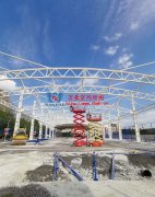 浙江紡織服裝職業(yè)技術(shù)學(xué)院東西校區(qū)運(yùn)動場膜結(jié)構(gòu)項目膜結(jié)構(gòu)安裝中